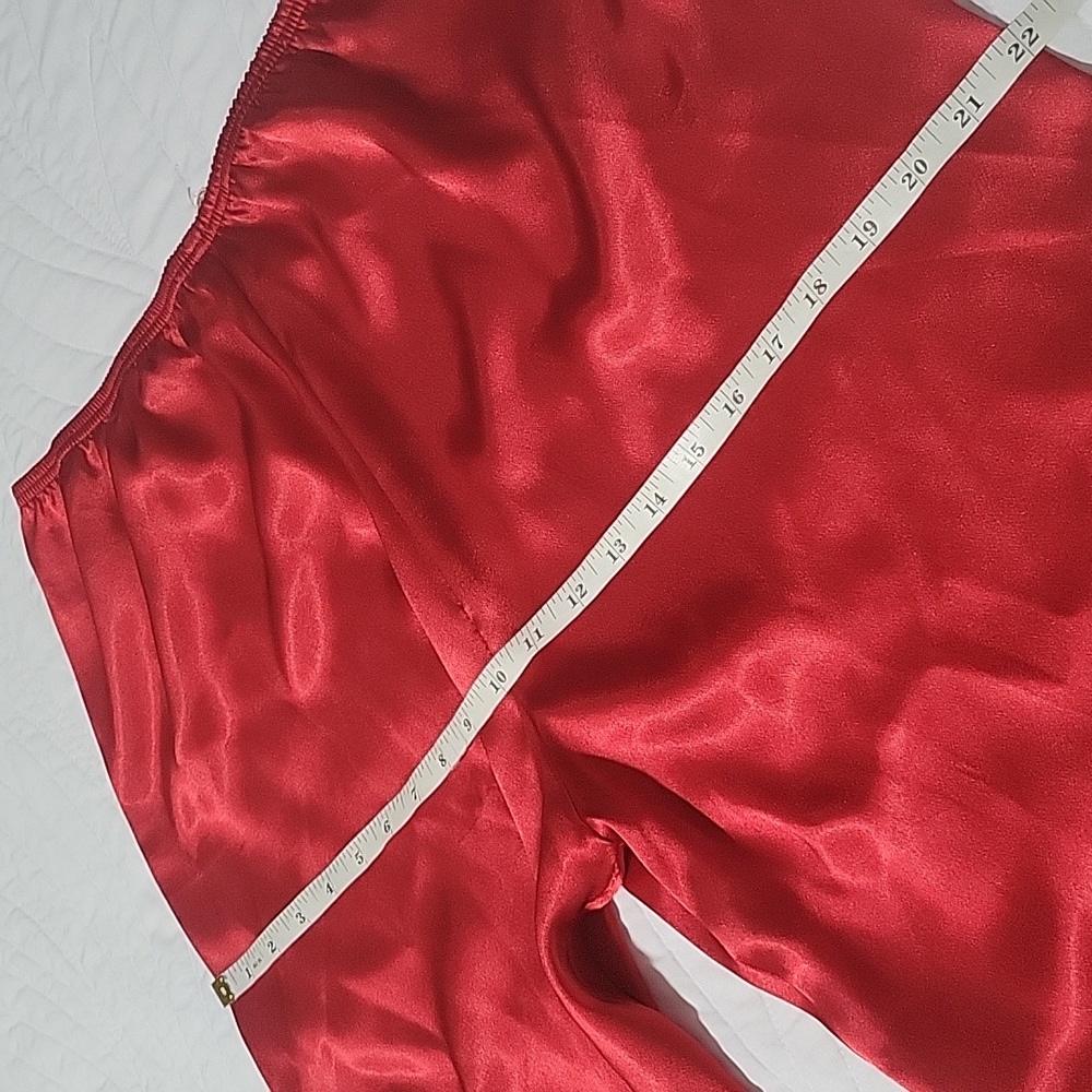 Morgan Tylor Women's Red Pajama Set Large - Picture 9 of 16